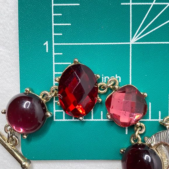 Chain Bracelet Burgundy Red Faceted Cabochon Stones Gold Tone Setting Toggle - Picture 9 of 9